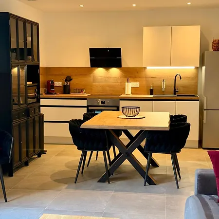 Le Διαμέρισμα *